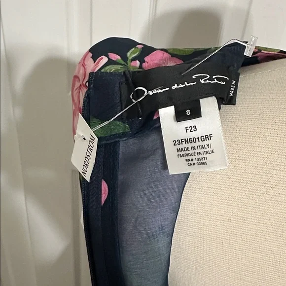 Oscar de la Renta
Geranium Print Belted Faille Dress in Pink/Navy - Picture 7 of 11